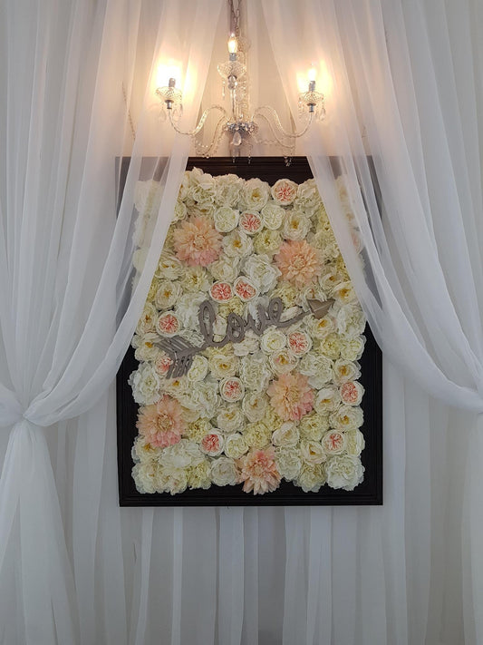 5'x4' Flower Frame with Love Sign